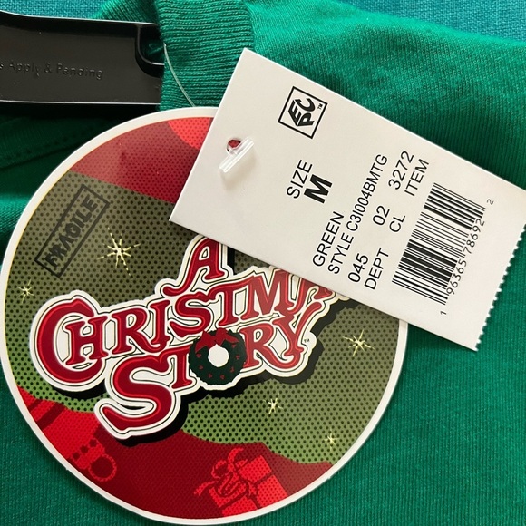 NWT A CHRISTMAS STORY Size M Ralphie Pink Nightmare Graphic Tee. Green/White/Pnk - Picture 4 of 6